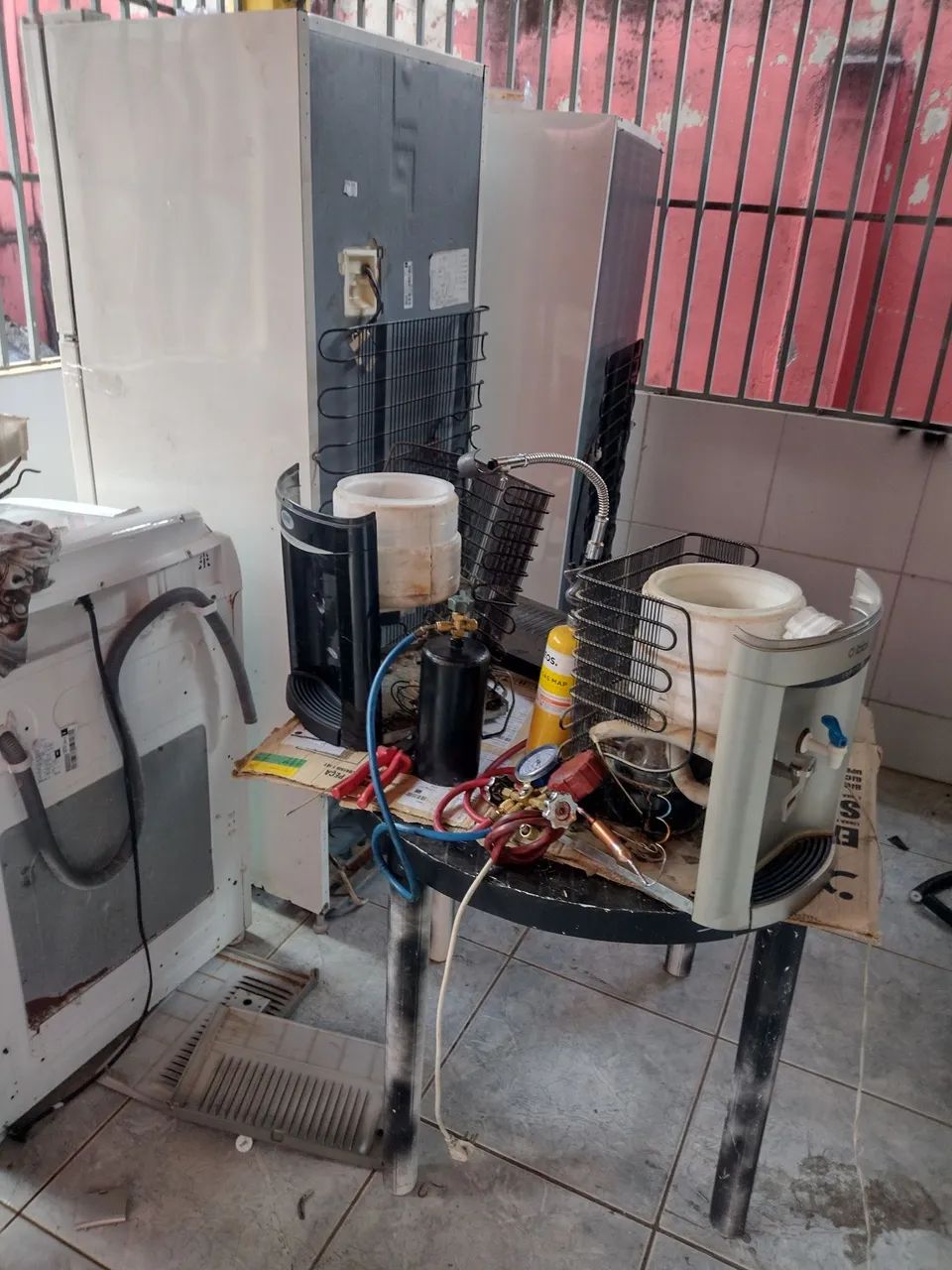 Trabalhamos com conserto de geladeiras freezers bebedouros máquina de lavar e ar .. - Foto 5