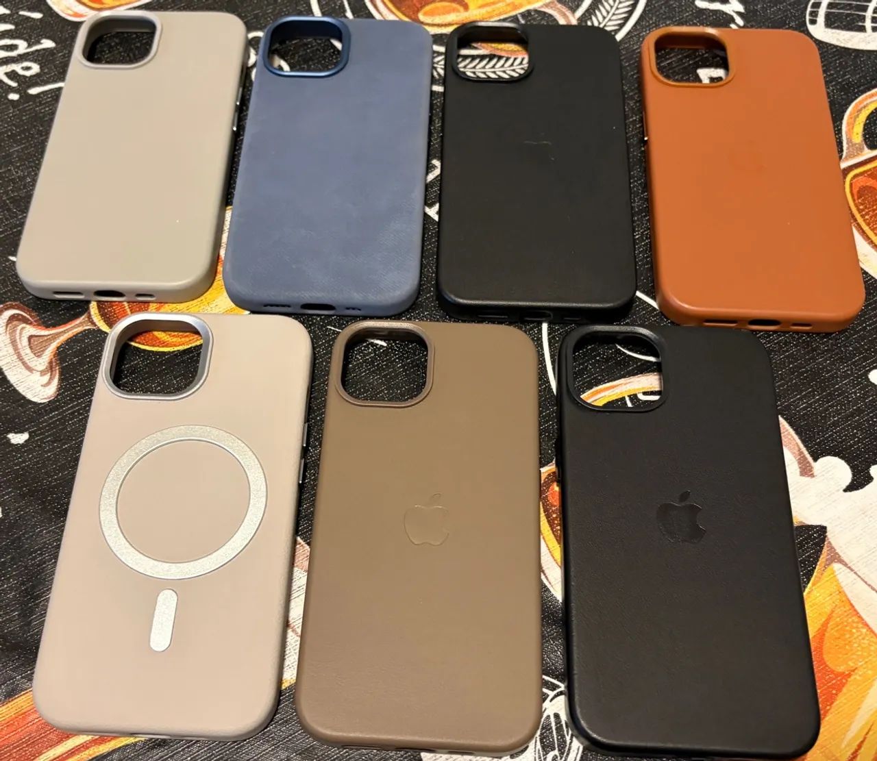 Capas de IPhone 14/13 em ótimo estado.
