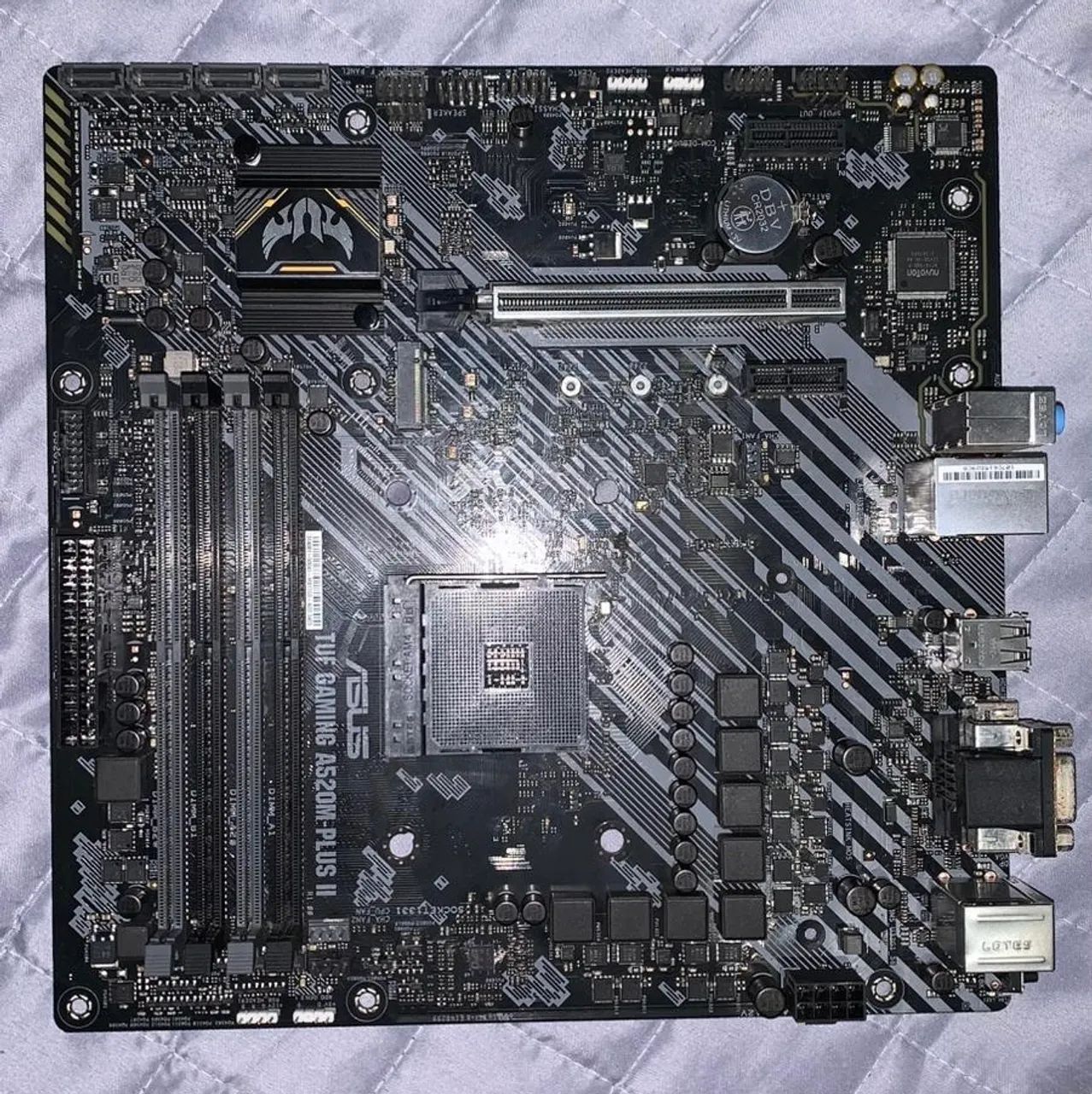 Placa mãe Asus TUF GAMING A520M Plus II (Com defeito) - Foto 2