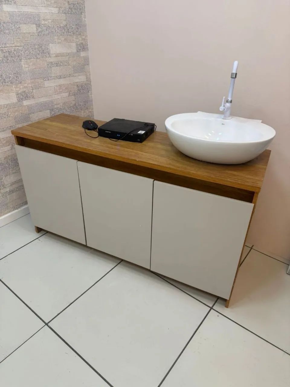 Gabinete com cuba para sala de estética ou clínica 