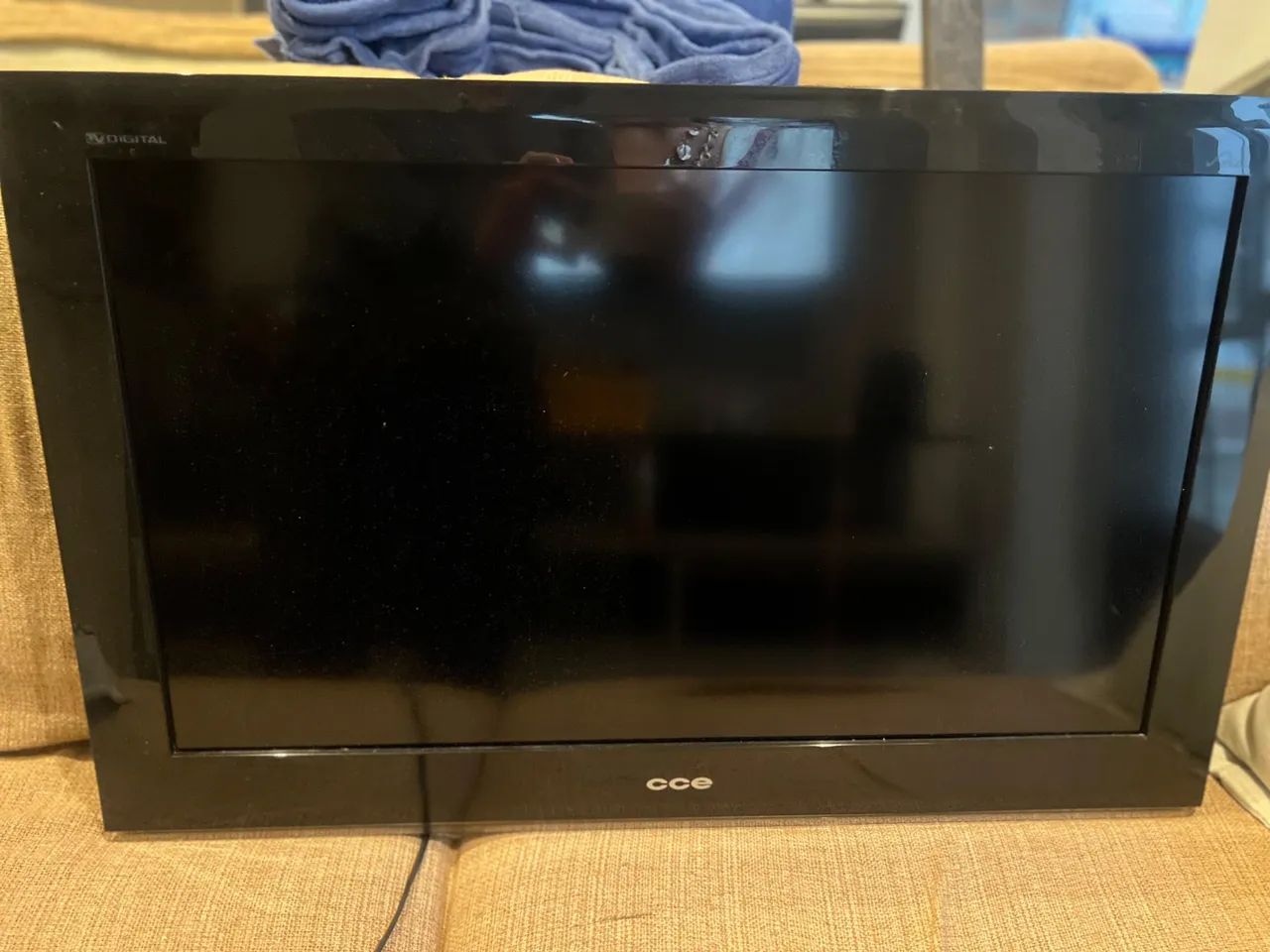 Vendo televisão CCE 32?