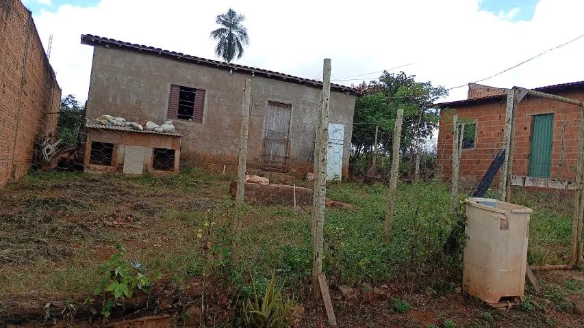 Casas e terreno a venda 