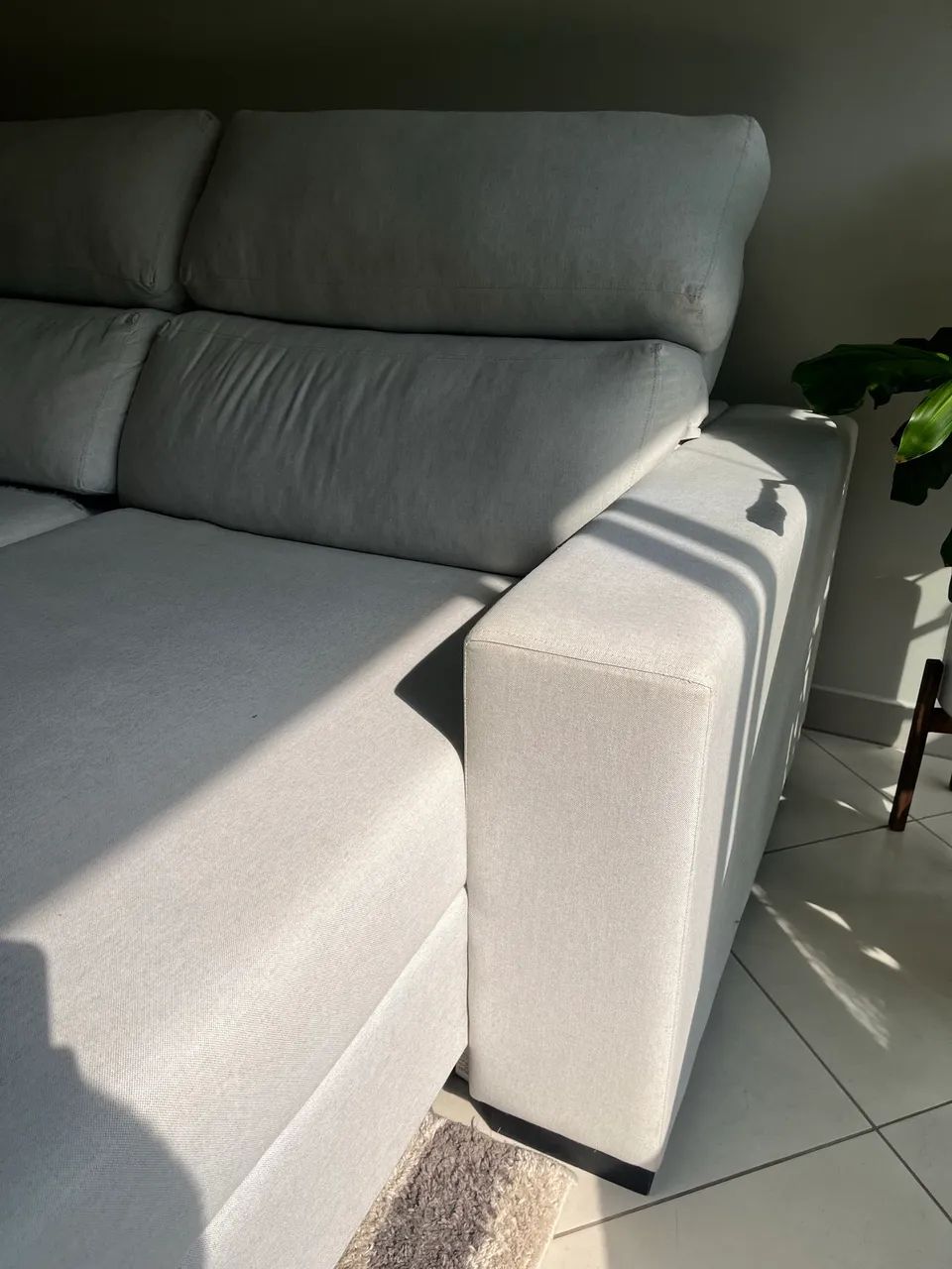 Sofa retrátil 4 lugares cinza claro - Foto 5