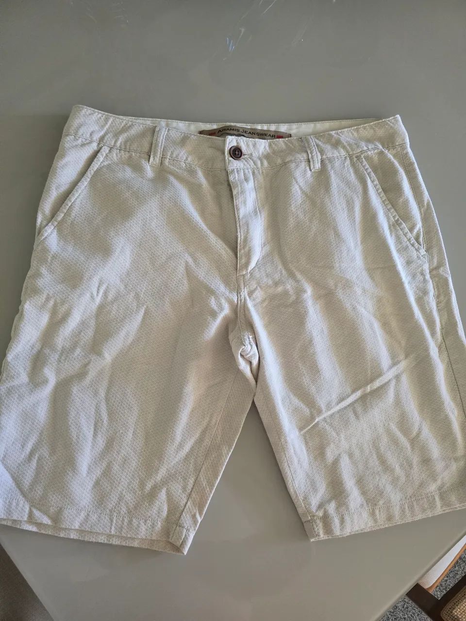 Bermuda aramis bege tamanho 42