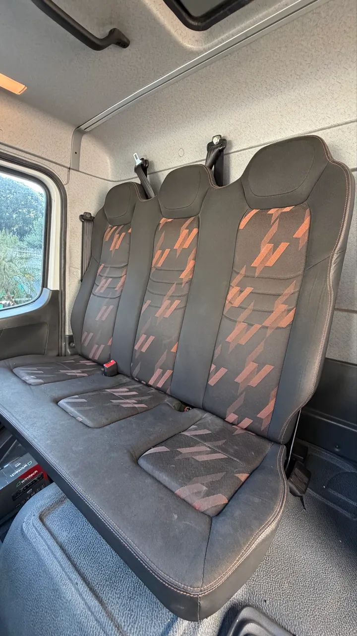Atego 1719/58 com 35.000km ano 2025 ar cond - Foto 4
