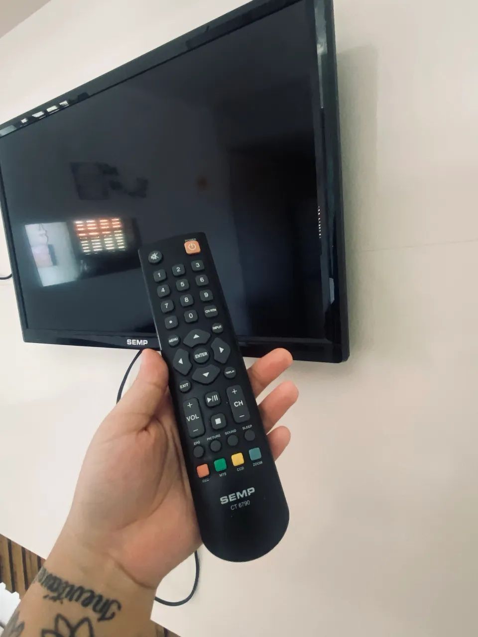televisão de marca Semp - Foto 2