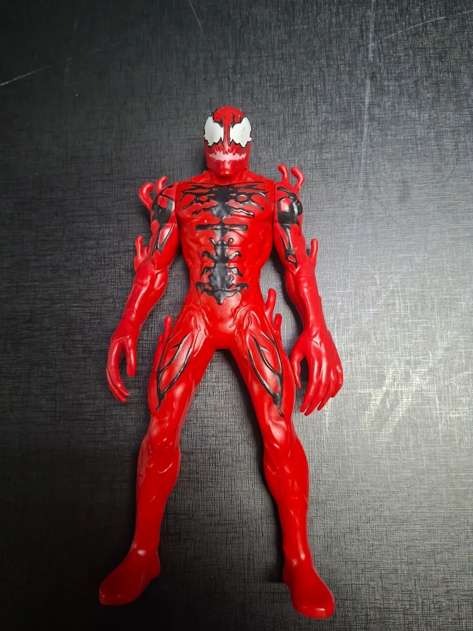 Boneco marvel carnificina