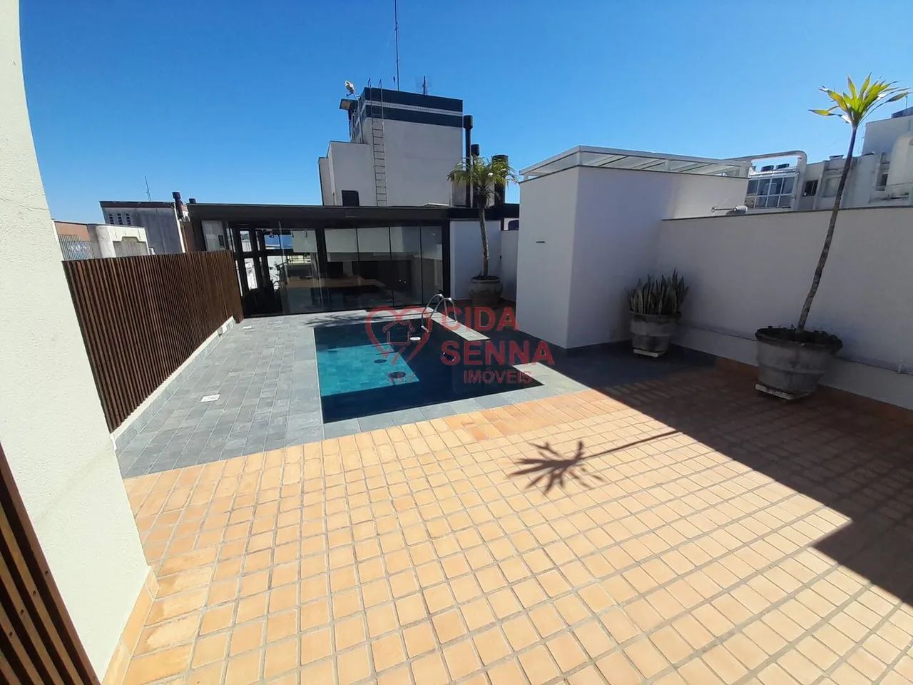 PROX AO MAC DONALDS - DUPLEX - REFORMADA - PISCINA - 2 VAGAS - Foto 3