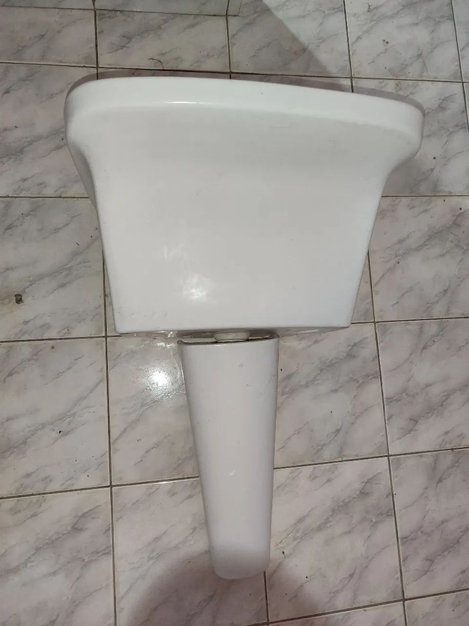 Tanque com base de apoio