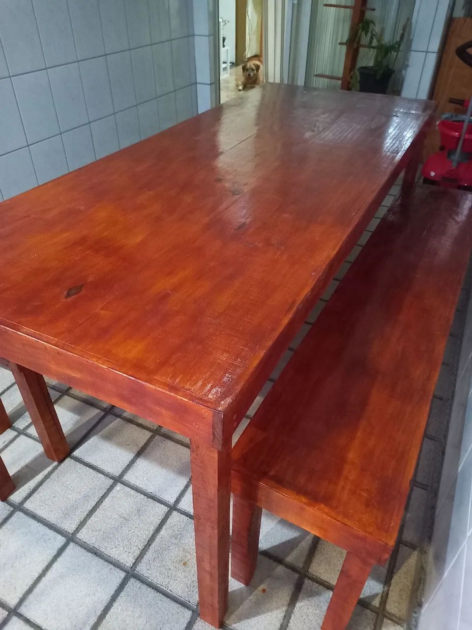 Mesa e banos rústicos de madeira - Foto 2