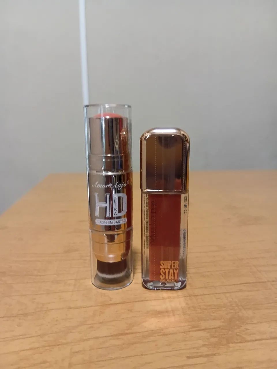 Blush de bastao com pincel numero 03 +batom de alta fixação 03