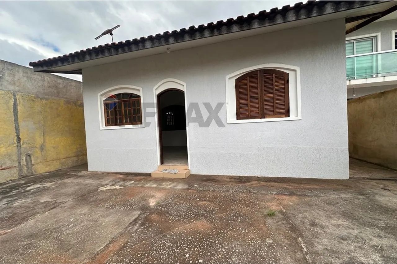 Casa com 2 dormitórios e amplo quintal no Jordanópolis - Foto 2