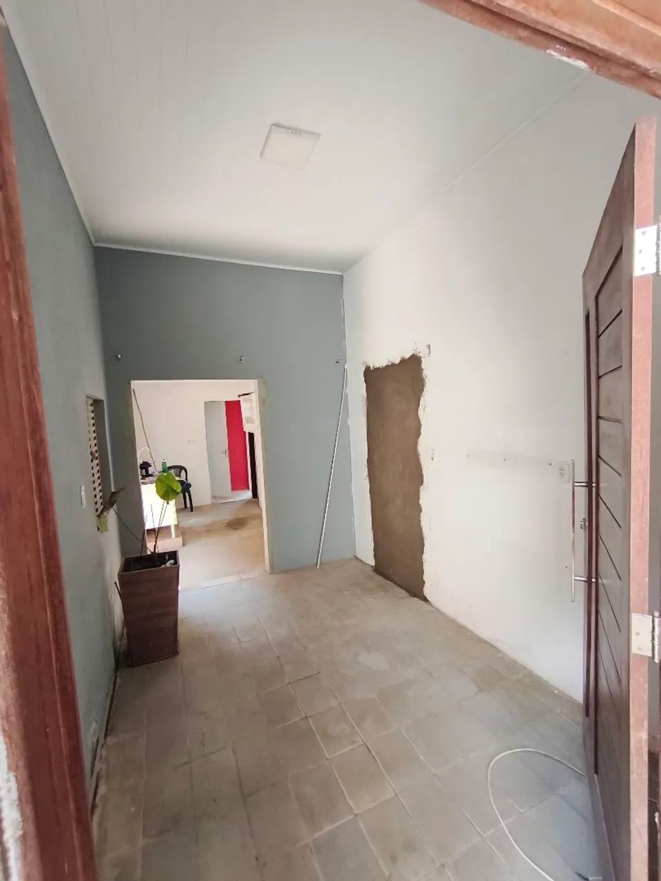 ALUGO CASA COM 2 QUARTOS 