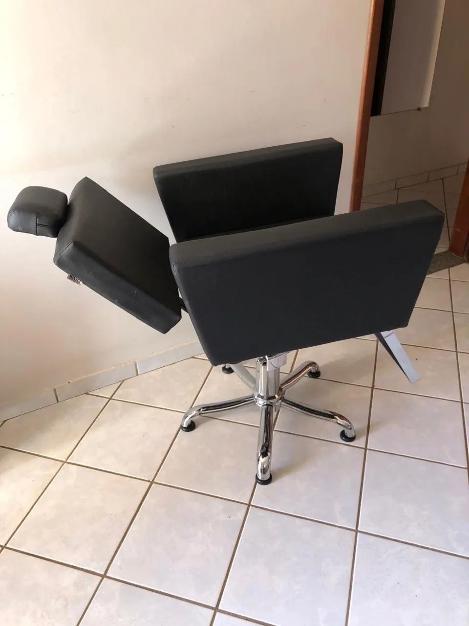 Cadeira Cabeileiro Reclinável 