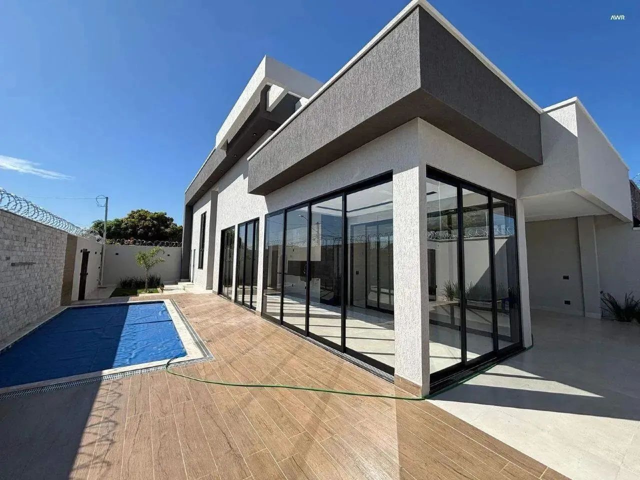 Casa Térrea com 3 Suítes e Área de Lazer  Residencial Canadá Goiânia