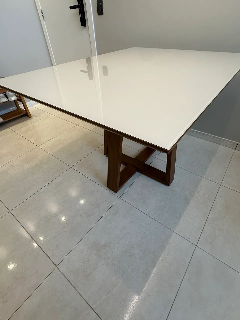 Mesa em jequitibá com tampo de vidro - Foto 4