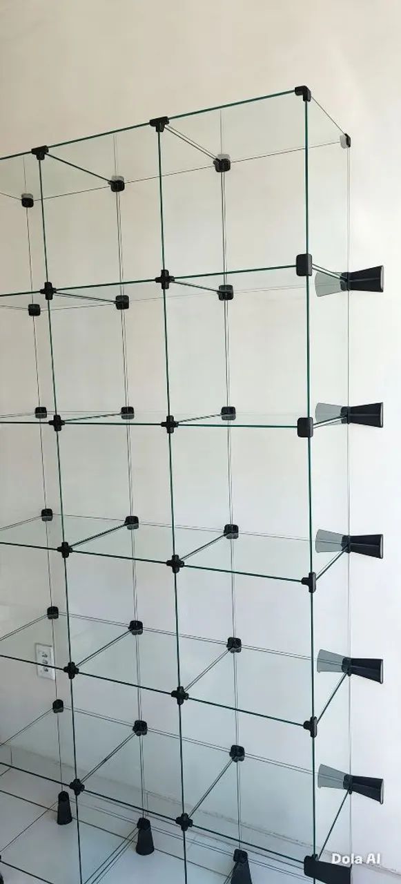 Expositor vitrine de vidro 18 nichos de 30x30 cm