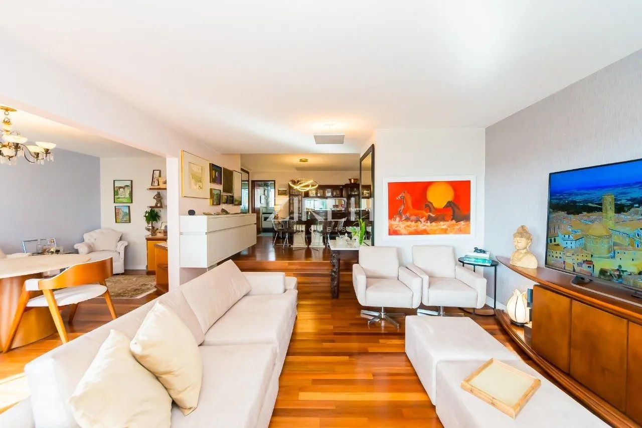 APARTAMENTO À VENDA COM 3 QUARTOS PRÓXIMO À PRAÇA DA UCRÂNIA
