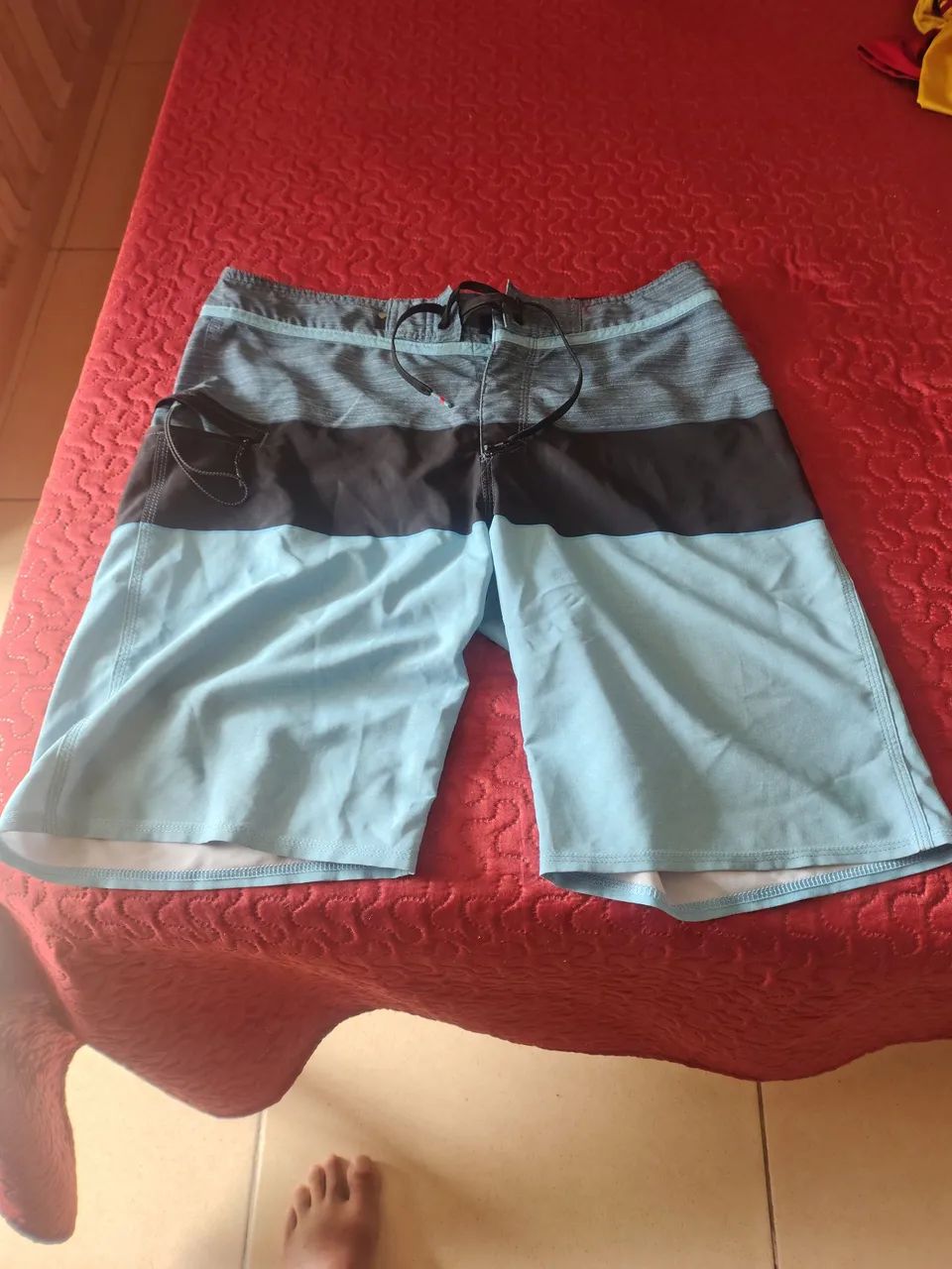 Bermuda masculina, marca QUICK SILVER, ORIGINAL NOVA, TAMANHO médio, bolso lateral. - Foto 2