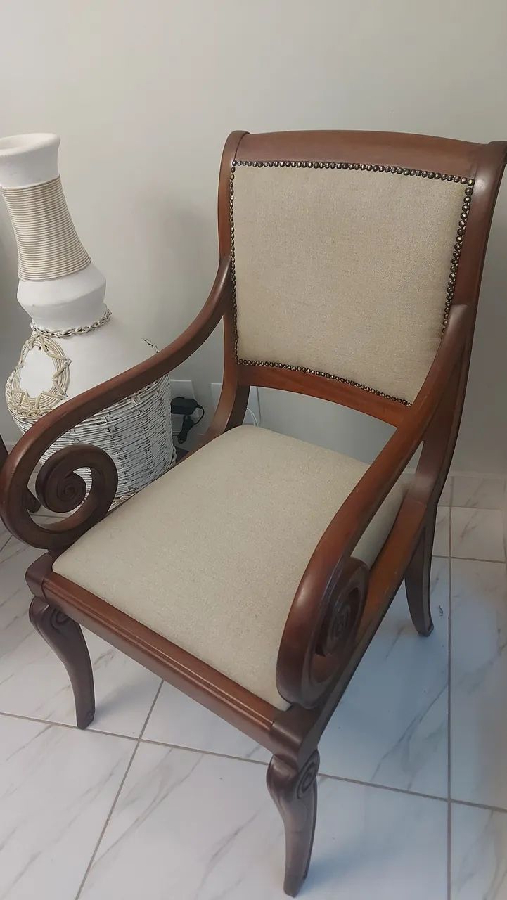 Lindas Poltronas em.Imbuia clássicas antigas - Foto 4