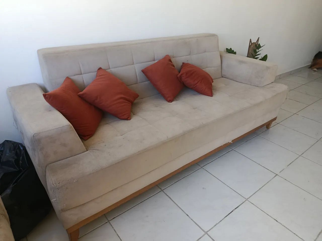 Sofá de 3 lugares - confortável e estável  - Foto 2