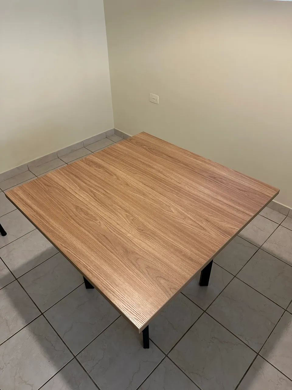 Mesa de jantar 4 lugares 