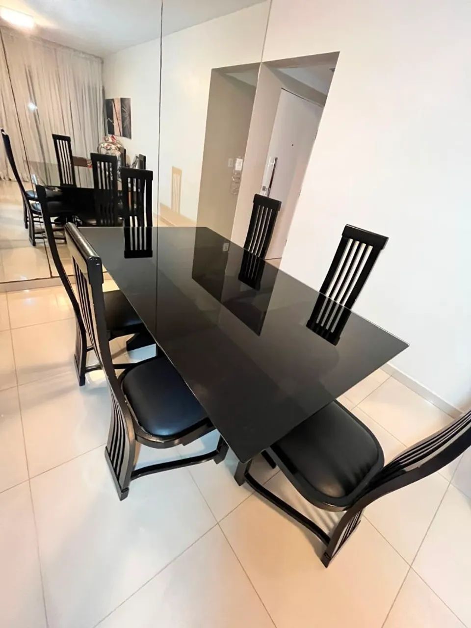 MESA COM 6 CADEIRAS + ARCA 