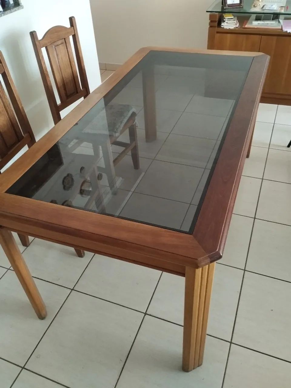 Mesa madeira com vidro 8 lugares - Foto 2