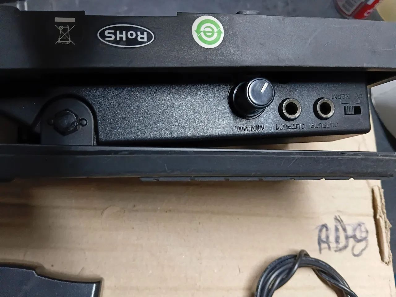 Pedal de Volume Beringher Stereo com fonte - Foto 4