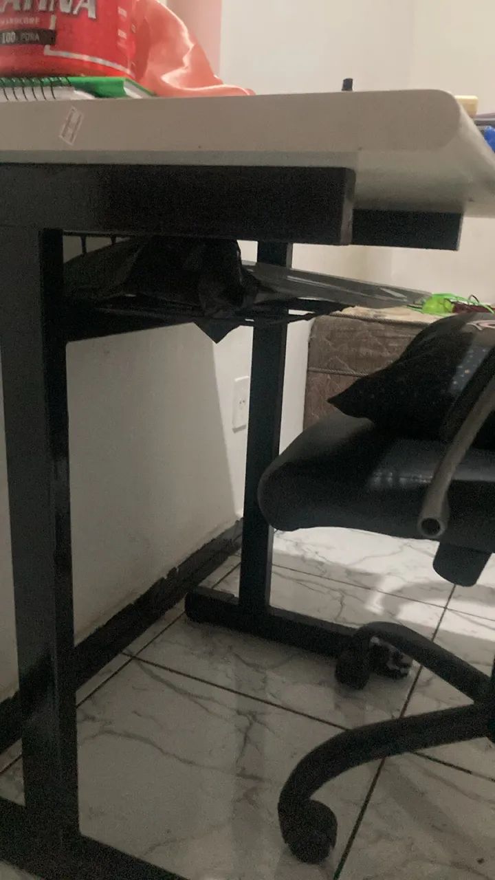 Cadeira e mesa de escritório  - Foto 2