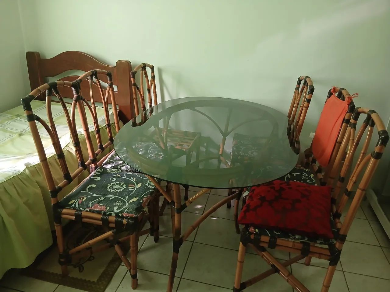 Mesa com 6 cadeiras - Foto 2