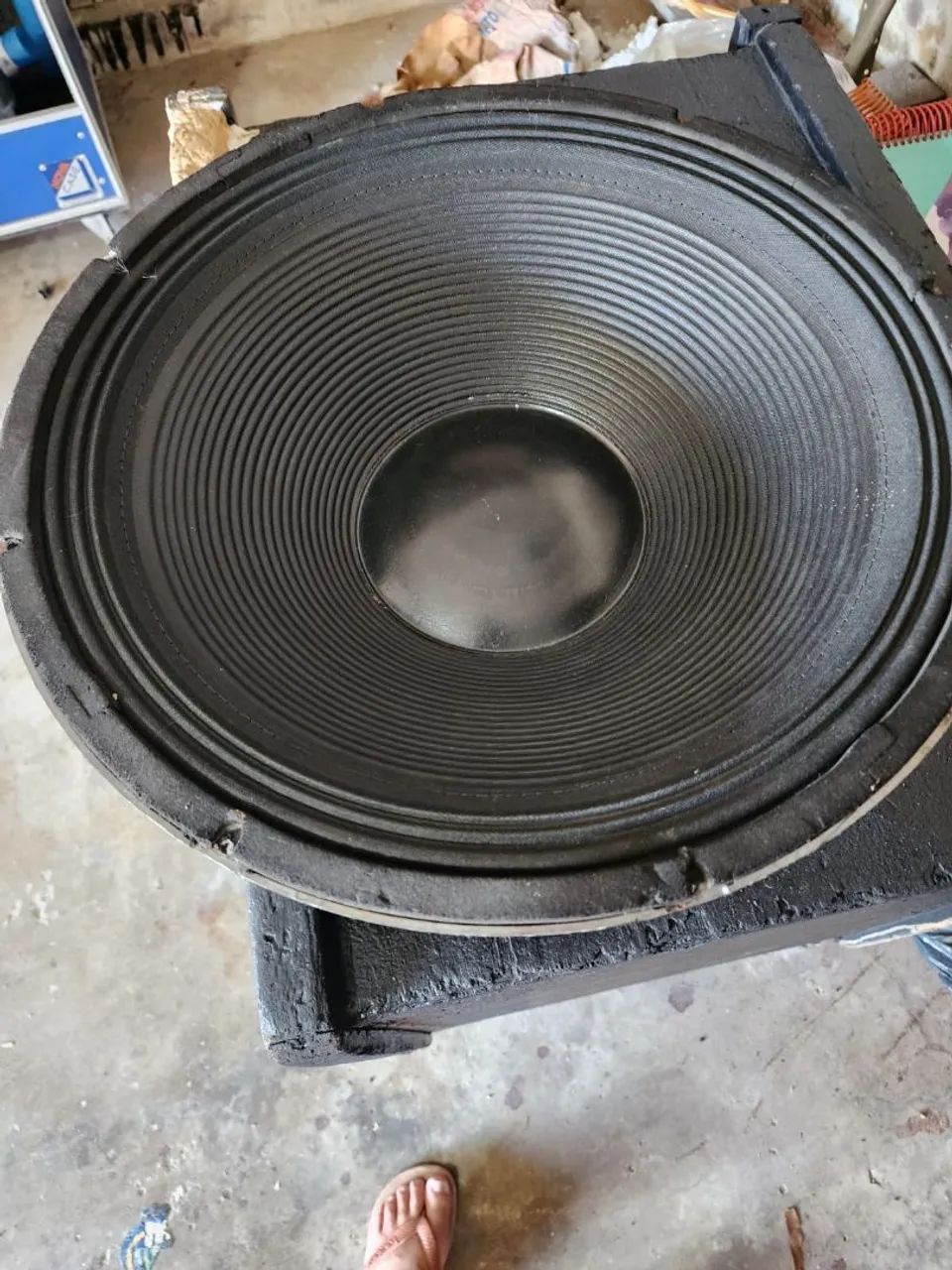 Alto-falante JBL 18 polegadas 1.200 RMS 