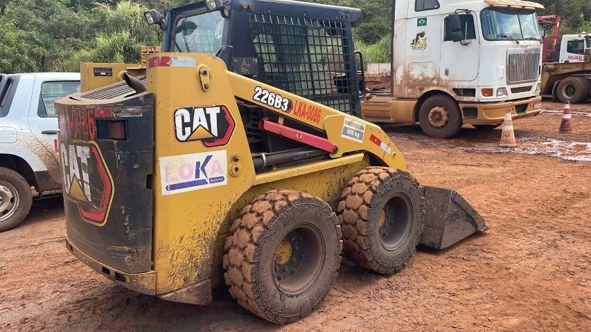 Mini-Carregadeira Caterpillar 226B - Foto 3