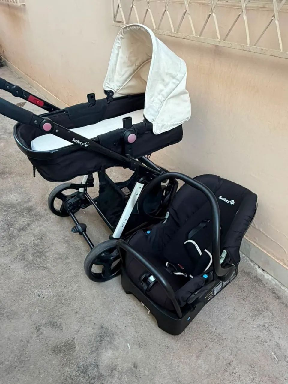 Conjunto carrinho e bebê conforto 