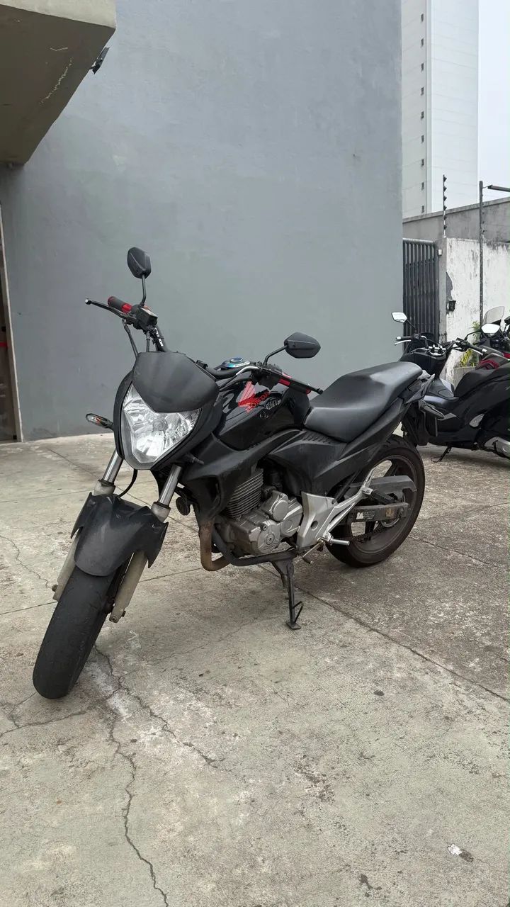 Moto CB 300 2011 preta - Foto 2