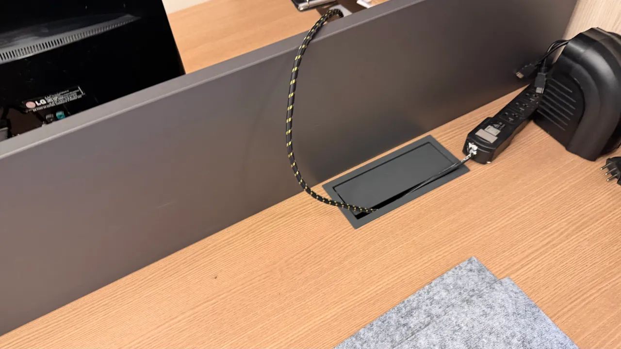 Mesa escritório com 04 estações de trabalho - Foto 3