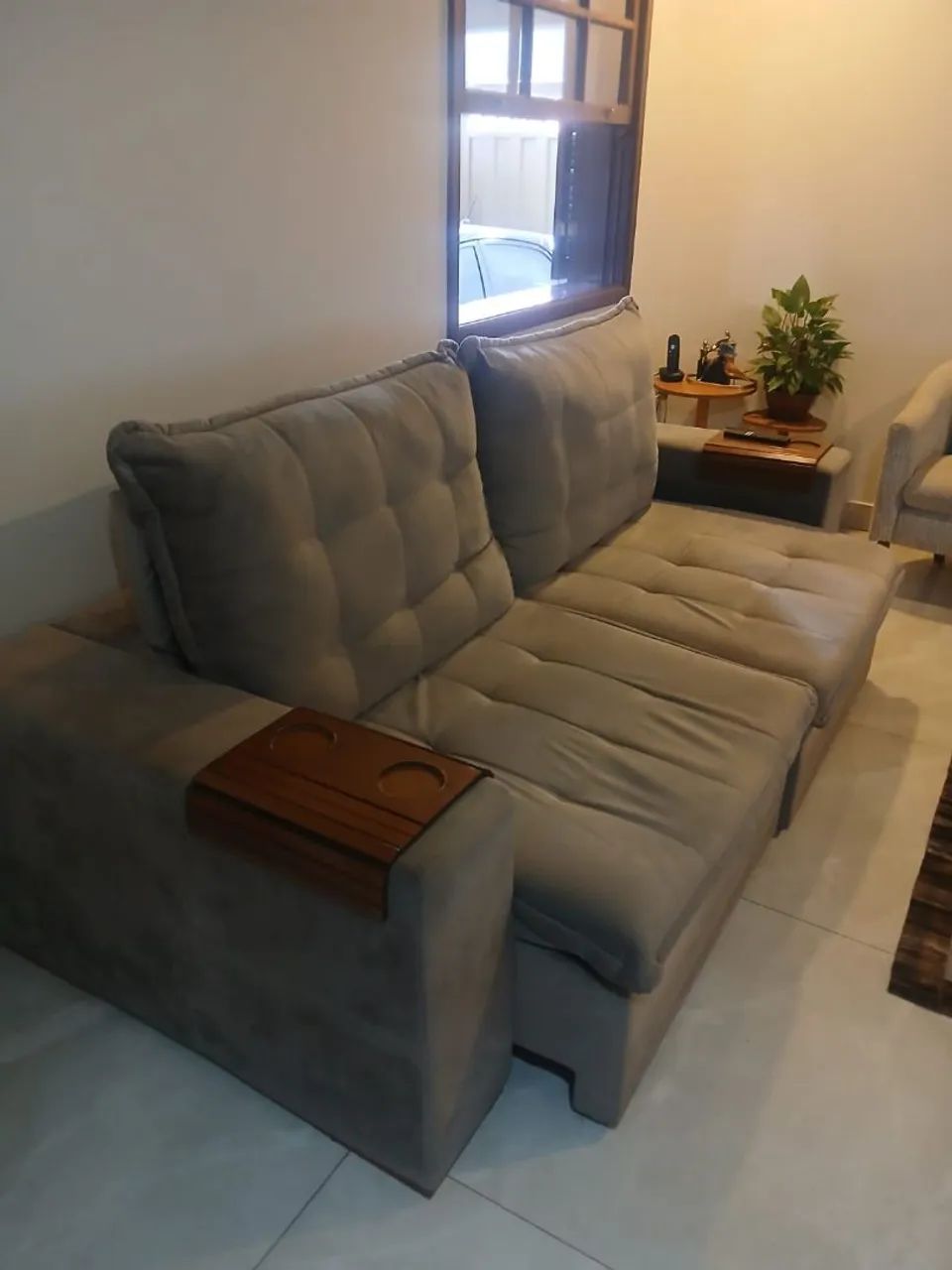 Vendo sofá retrátil, super conservado da universal Silviano Brandão - Foto 2