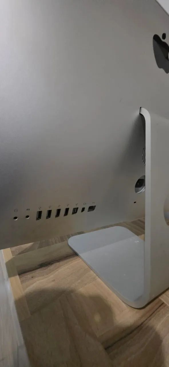 iMac (21.5-inch, Mid 2010) - Para Retirada de Peças / Não Liga