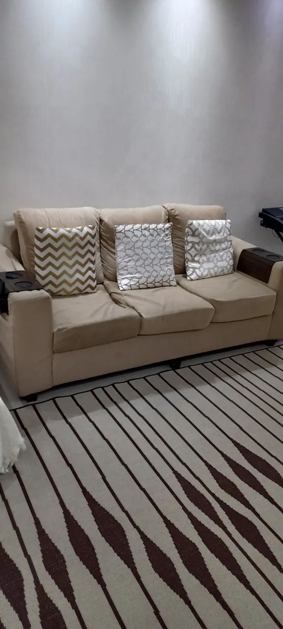 Vendo 2 sofás grandes de 3 lugares ótimo preço. - Foto 3
