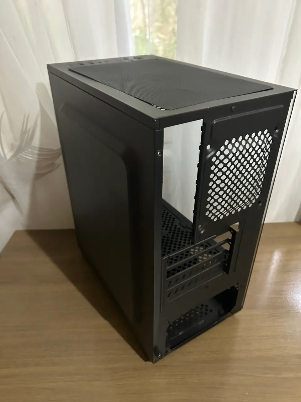 Gabinete C3TECH