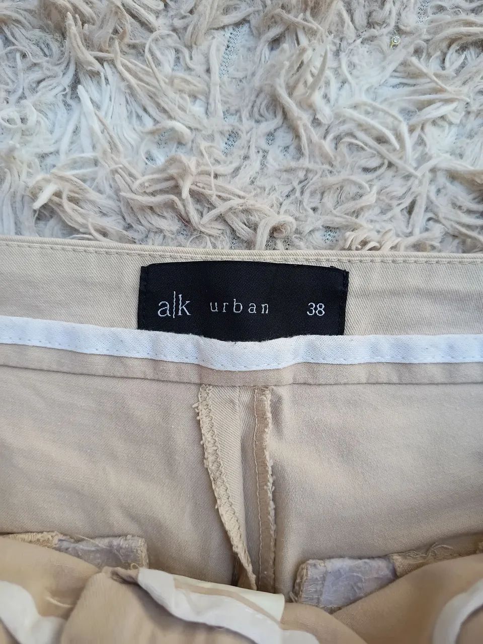 Calça em tecido a/k urban Tam 38 (estica). - Foto 3