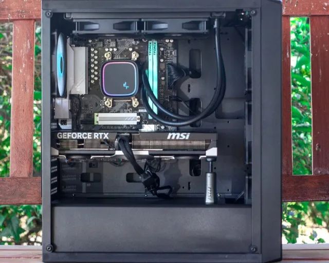 7800X3D - 32GB - RTX 5070 - Foto 4