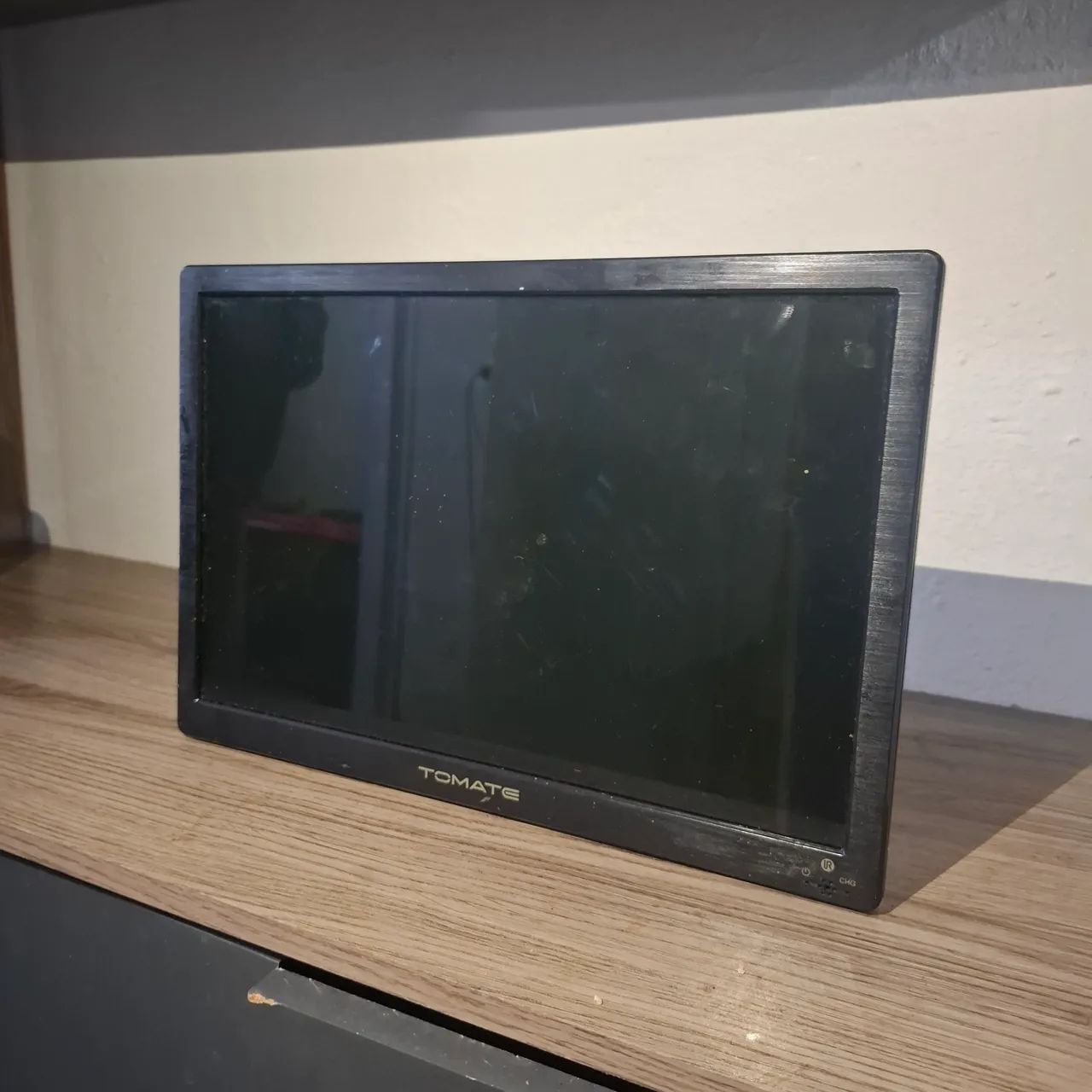 TV Portátil 14 Polegadas Tomate com HDMI e Controle - Seminova - Foto 2