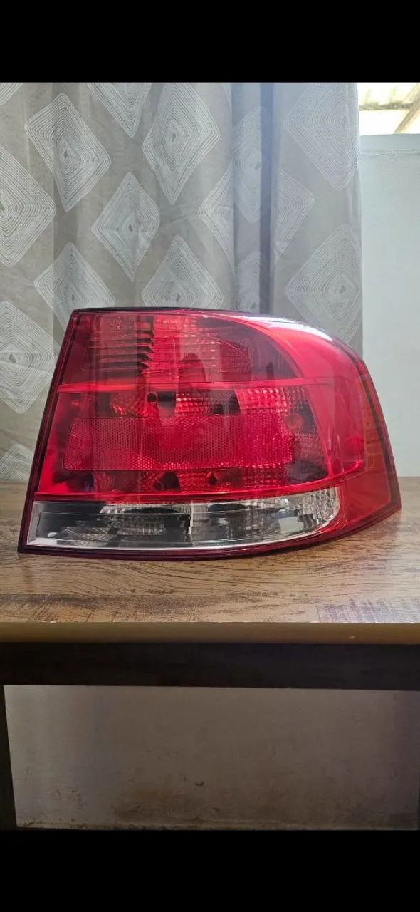LANTERNA TRASEIRA VOYAGE VOLKSWAGEN