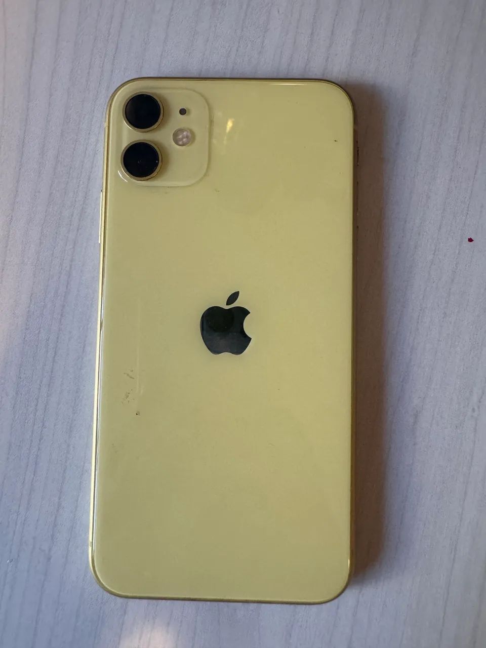 Vendo IPhone 11 256G - Amarelo - Foto 2