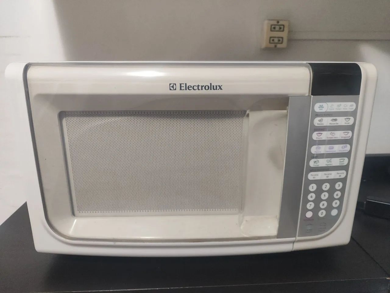 Microondas Branco modelo Meg 41 127 v 