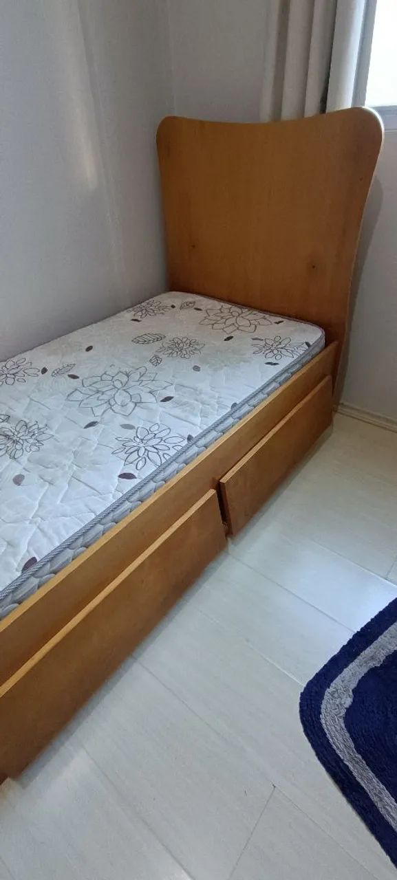 Cama de madeira, colchão e escrivaninha  - Foto 4