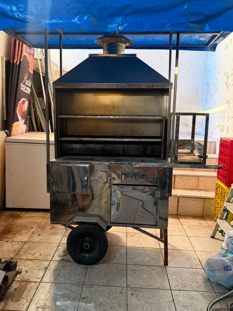 Carrinho de espetinhos 