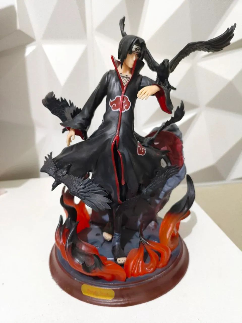 Action figure do Itachi