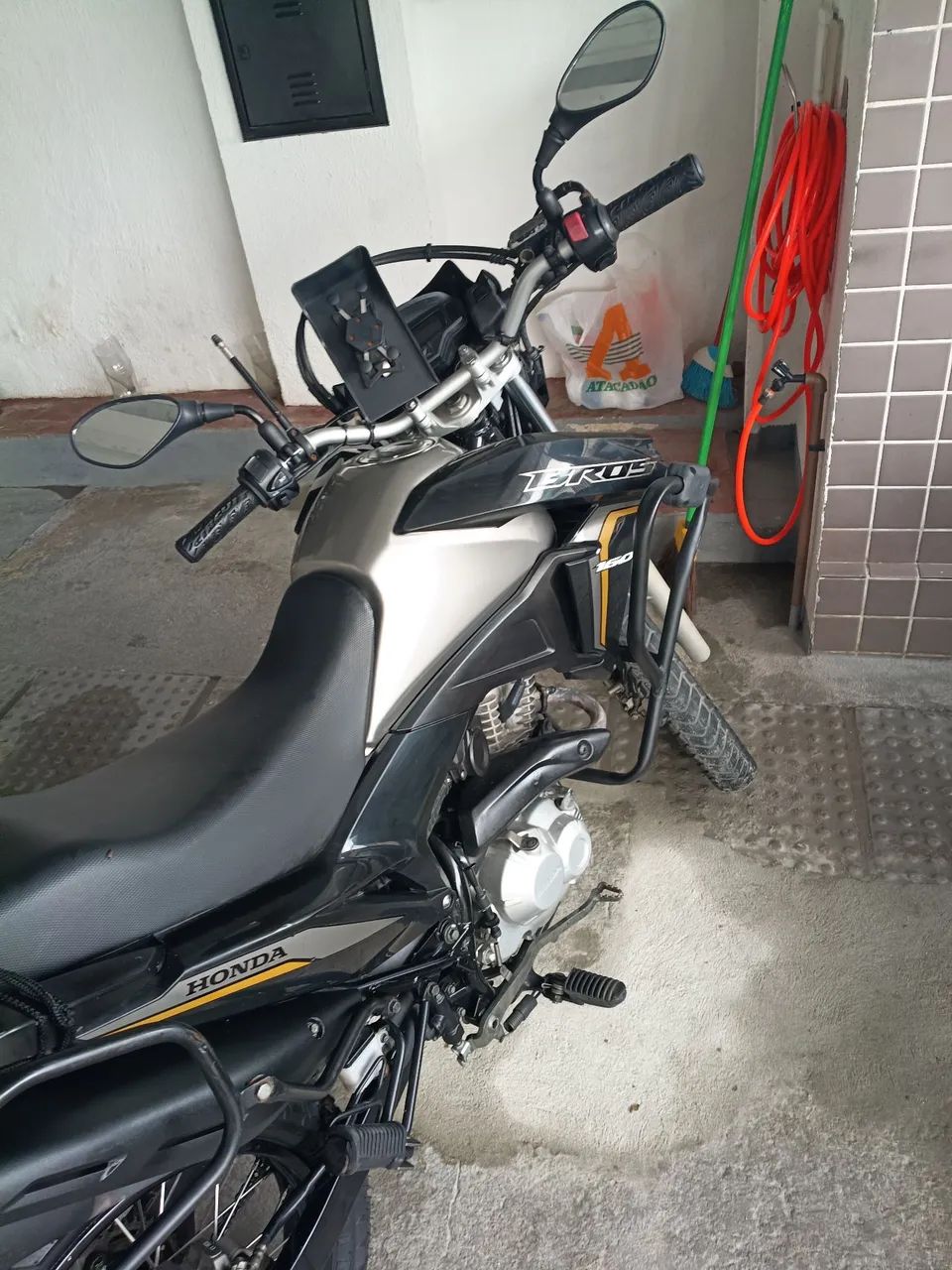 Moto de garagem. 